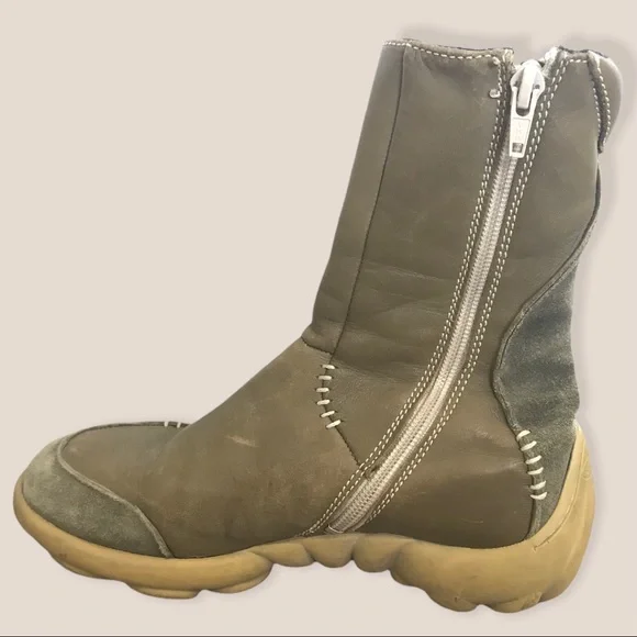 John Fluevog Urban Angels Boots - Picture 2 of 9